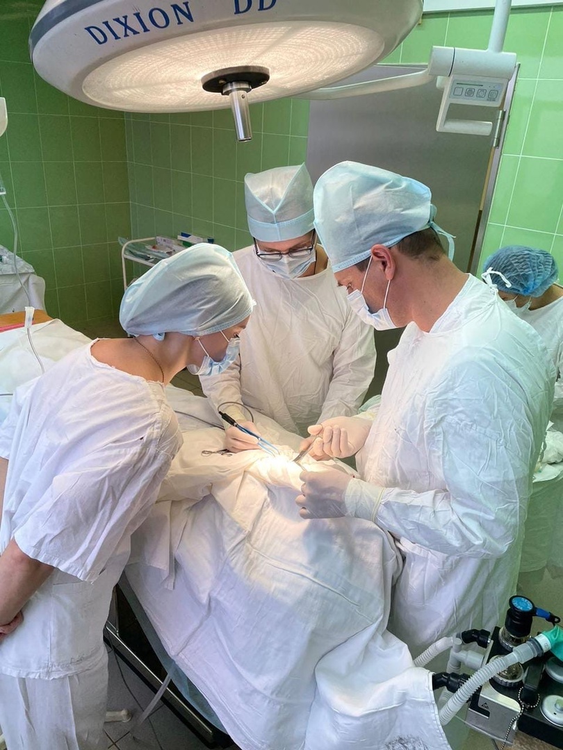 Новые победы ярославских врачей: детские нейрохирурги провели сложную операцию грудному ребенку