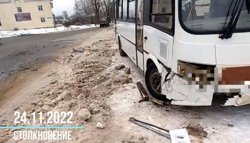 Наледь с ночи ограничила видимость: в Ярославской области произошло ДТП с автобусом