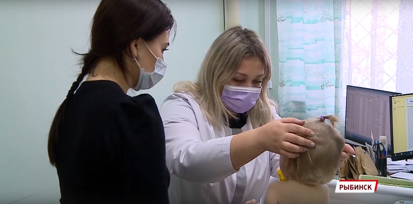 Ярославцам назвали размер зарплаты педиатров в ЦФО