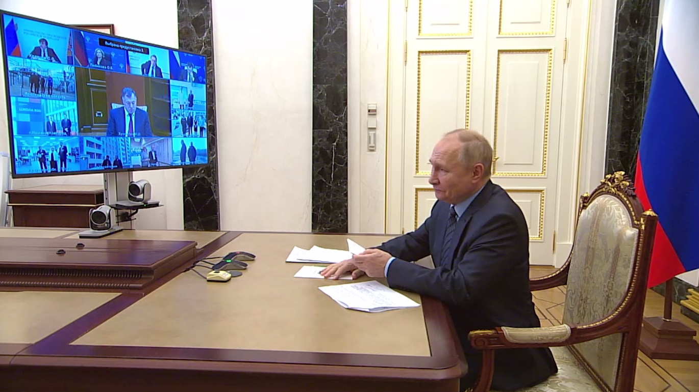 Владимир Путин в режиме видеоконференции принял участие в открытии очистного комплекса в селе Золоторучье Угличского района