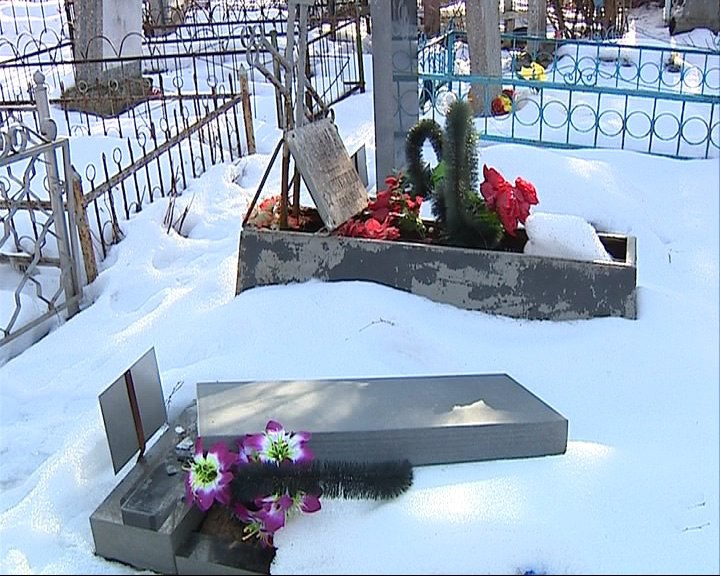 Унес с могилы: в полиции Ярославля рассказали о грабеже на кладбище