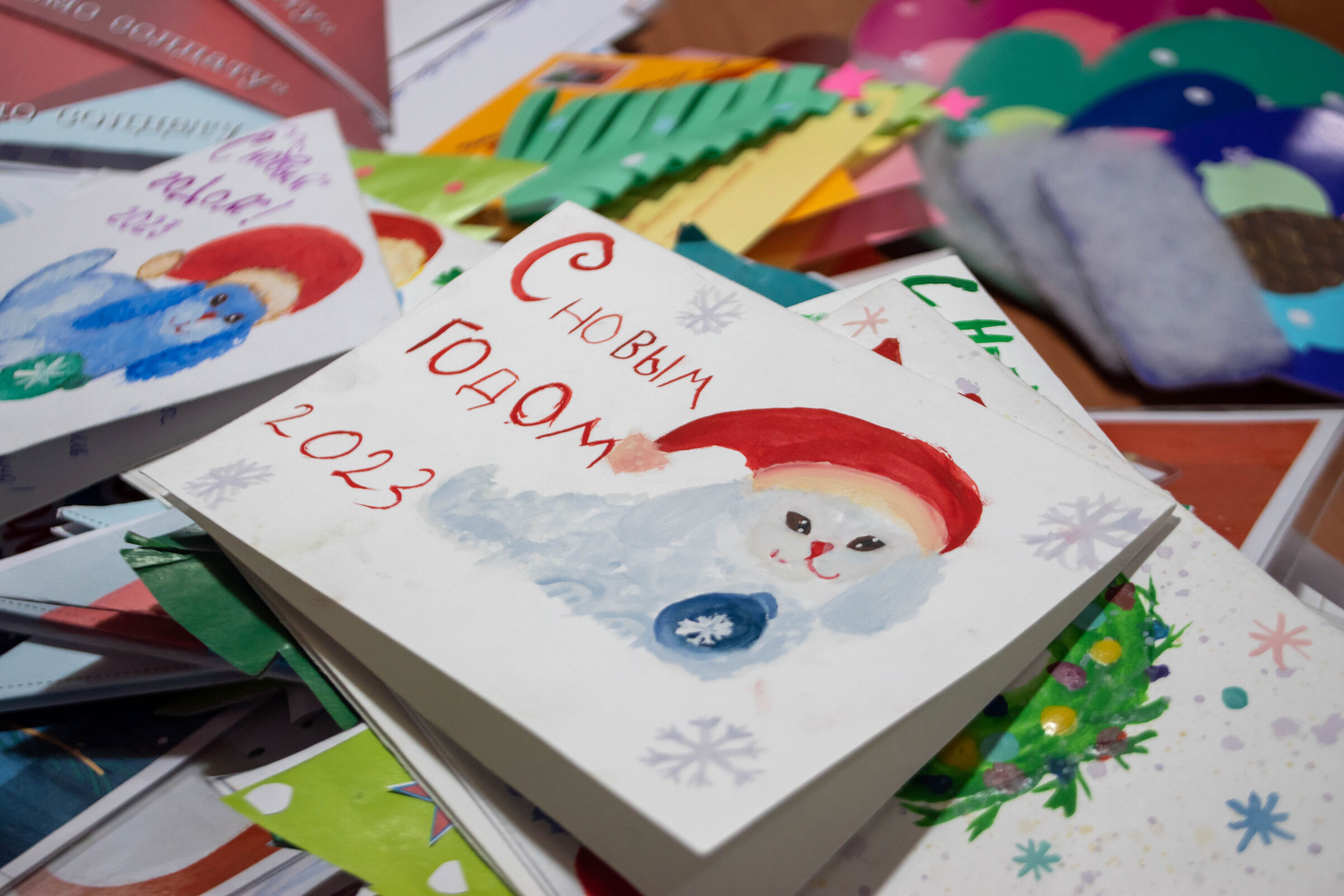 Дети из Ярославской области подготовили для участников СВО новогодние открытки
