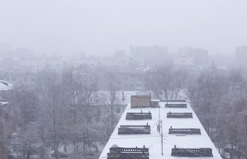 Сильный снег и гололедица: экстренное предупреждение от МЧС в Ярославле