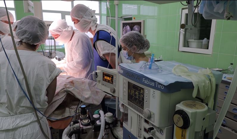 В Ярославской детской областной больнице впервые провели ортопедическую операцию с участием специалистов из Санкт-Петербурга