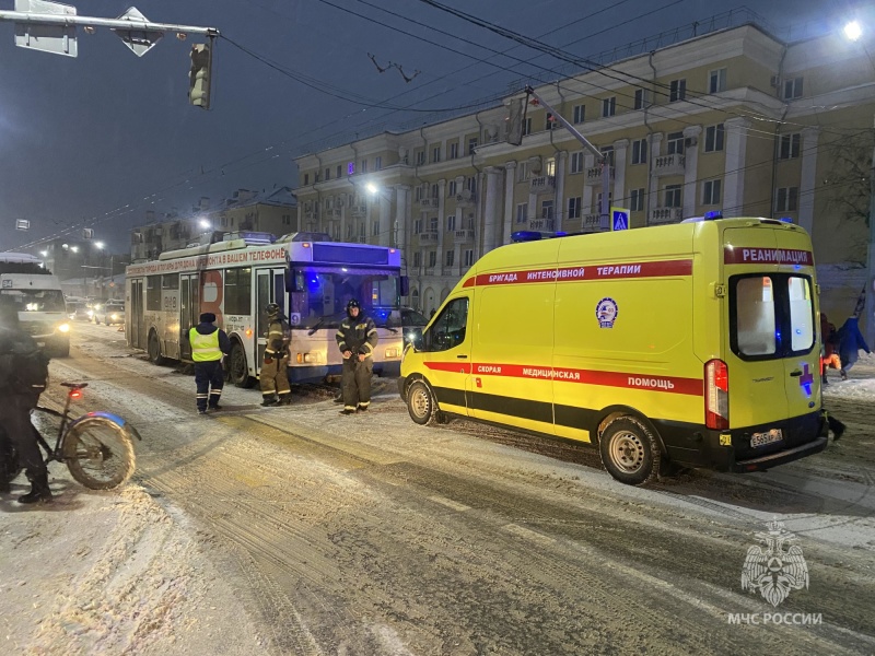 Есть пострадавшие: в Ярославле столкнулись автобус и троллейбус