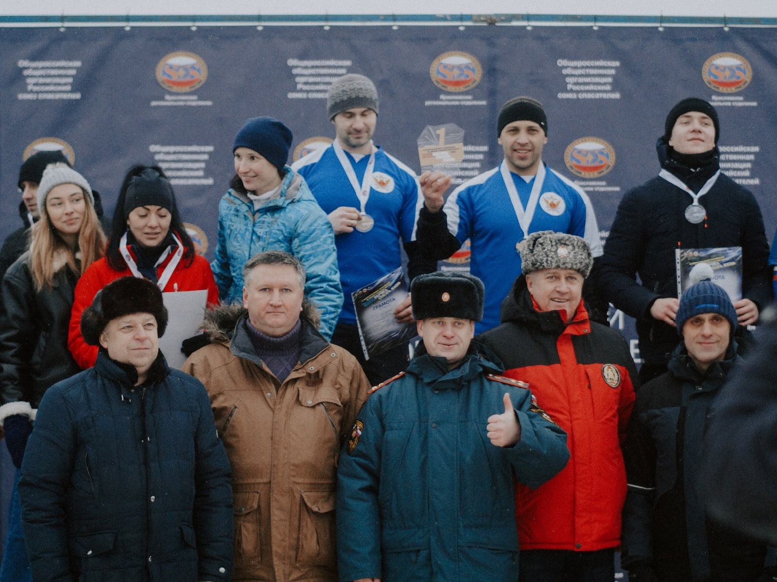 Сильные и выносливые: в Ярославле прошли зимние соревнования спасателей