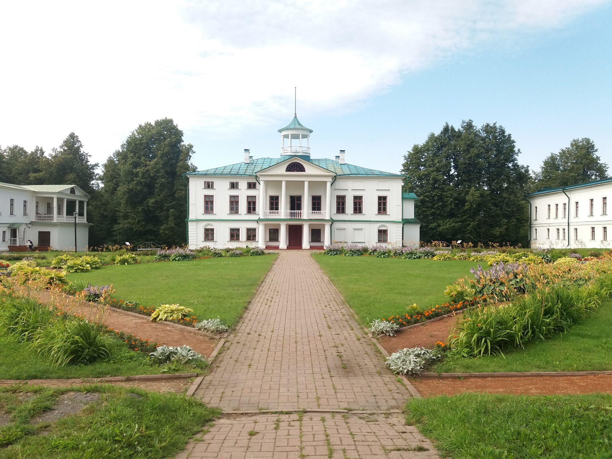 В Ярославской области составили топ красивых мест для выездной регистрации брака