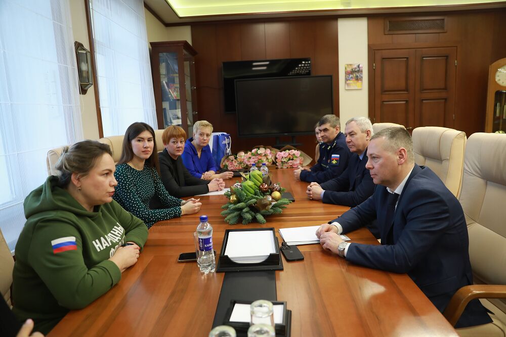 Михаил Евраев встретился с координаторами работы по оказанию помощи участникам СВО и их семьям в Ярославле