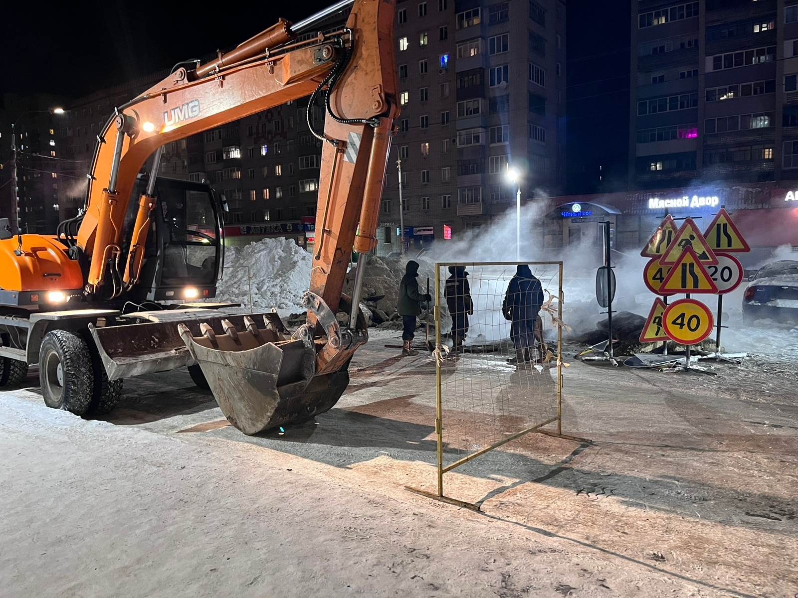 Разорвало трубы под дорогой: жители Рыбинска остались без отопления