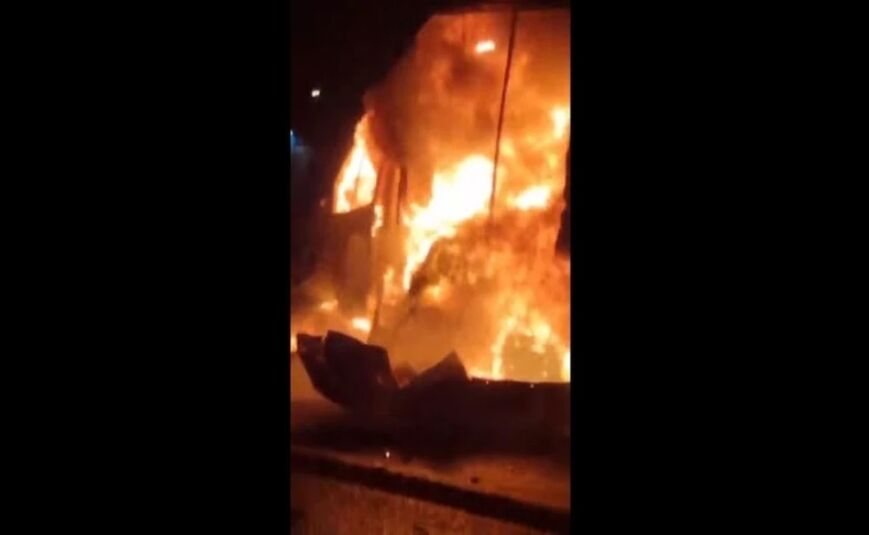 В Ярославской области на трассе загорелся автомобиль