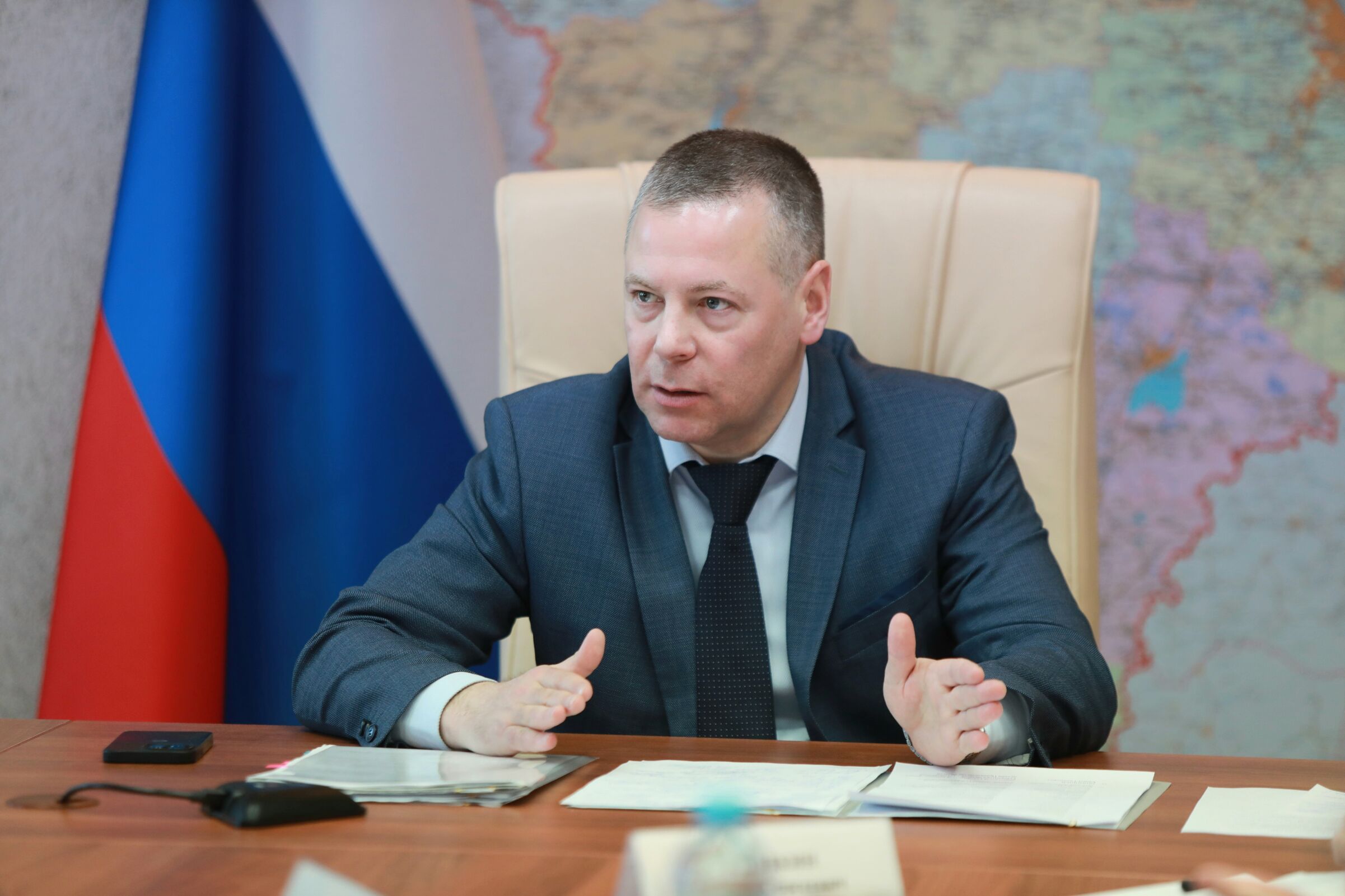Михаил Евраев на оперативном совещании разобрал жалобы жителей региона, поступившие в новогодние каникулы