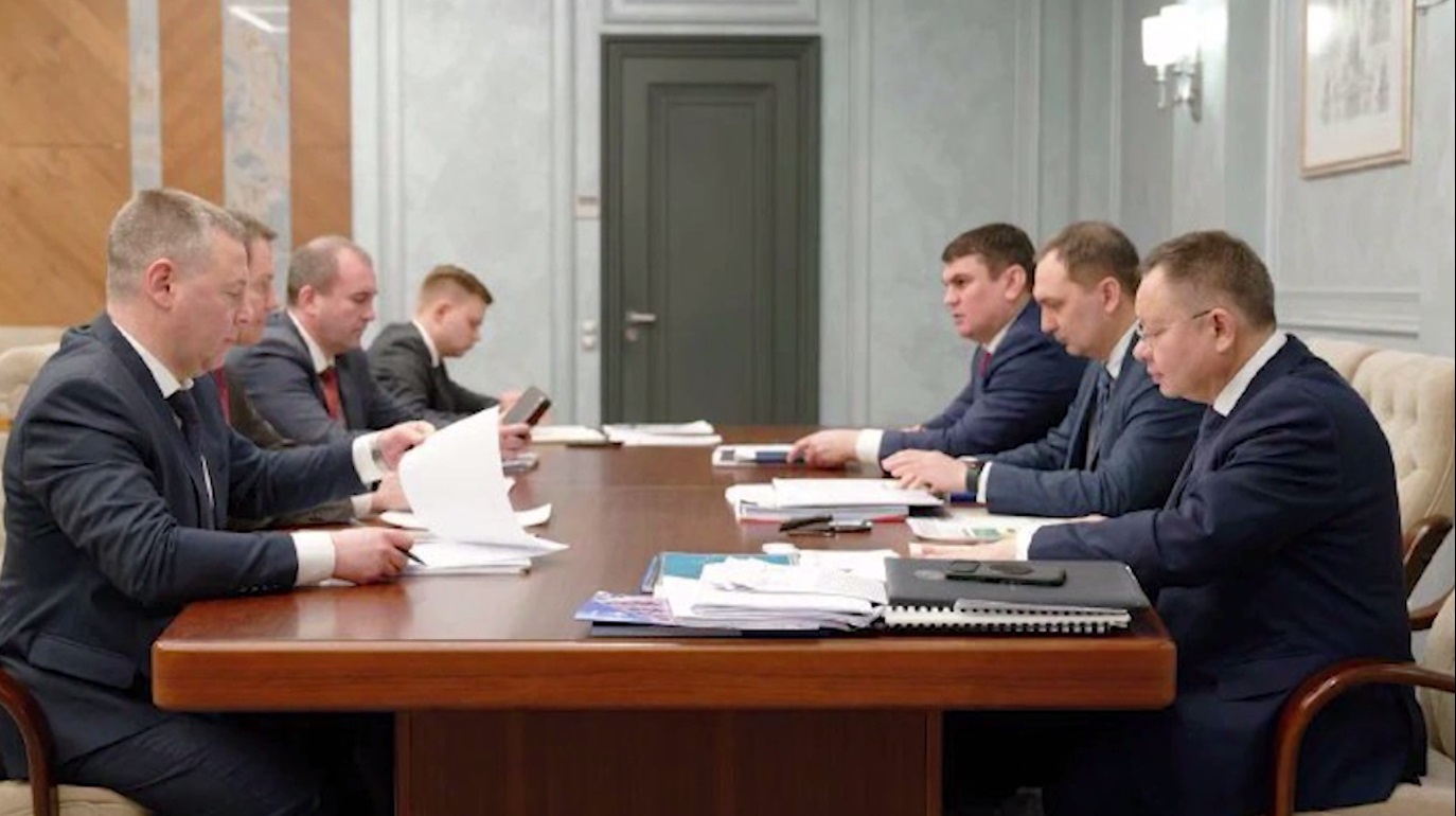 В Москве губернатор Михаил Евраев пообщался и с министром строительства и ЖКХ Иреком Файзуллиным