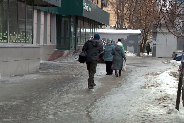 Ярославцы борются с последствиями ледяного дождя