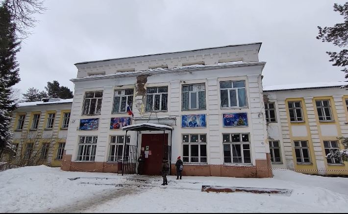 В ярославской школе из-за протекающей крыши закрыли кабинет информатики