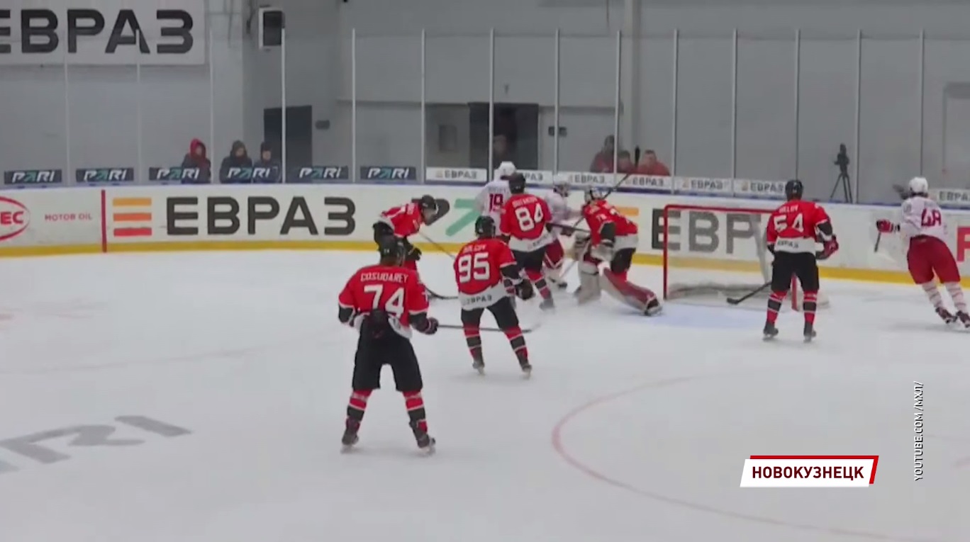 Молодежная хоккейная команда «Локо-76» уступила в гостях «Кузнецким Медведям» в матче чемпионата МХЛ