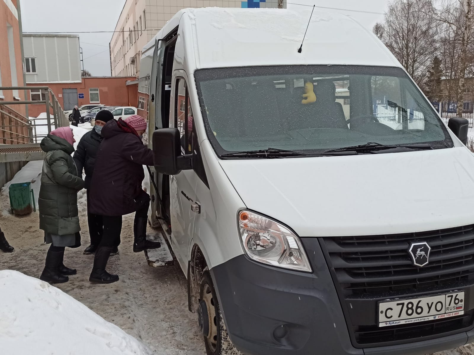 В Гаврилов-Ямском районе бесплатное «социальное такси» довозит пенсионеров до больницы