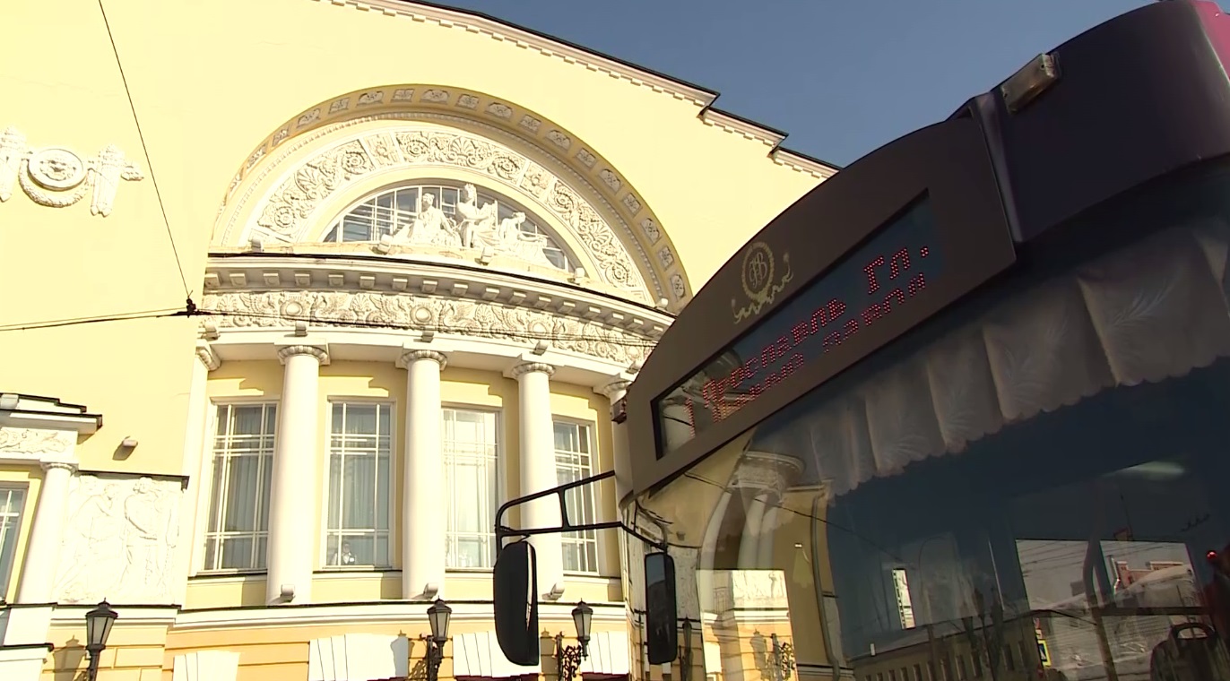 В Ярославле запустили театральный троллейбус