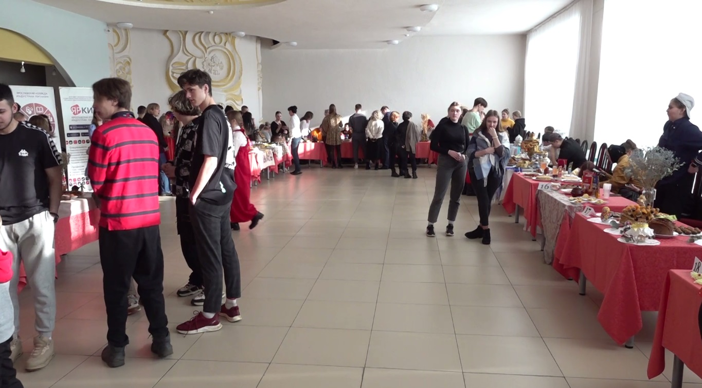 В Ярославском колледже индустрии питания прошел кулинарный фестиваль «Широкая Масленица»
