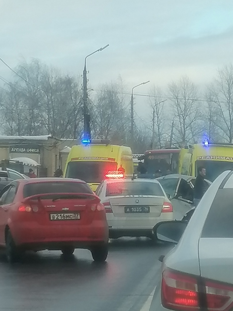 В центре Ярославля произошла серьезная авария с пострадавшими