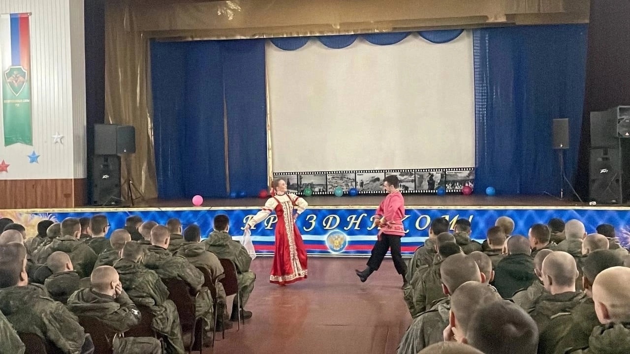 «Очень важно поддерживать наших ребят и словом, и делом»: ярославцы поздравили бойцов с Днём защитника Отечества