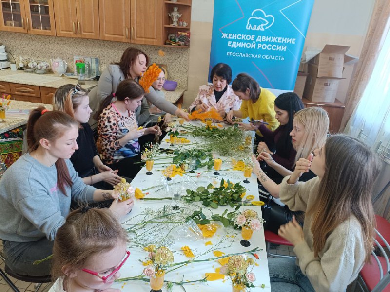 В Ярославле «маленьких мам» поздравили с 8 марта