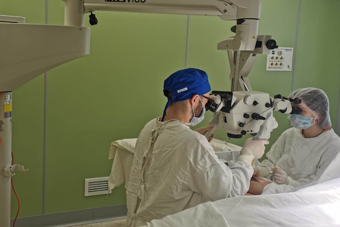 Ультрасовременный микроскоп установлен в отделении микрохирургии кисти ярославской больницы имени Соловьева