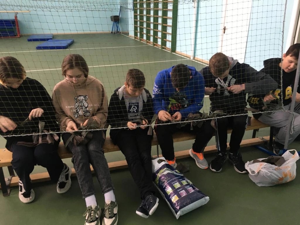 Ученики Шильпуховской школы Первомайского района помогают участникам СВО