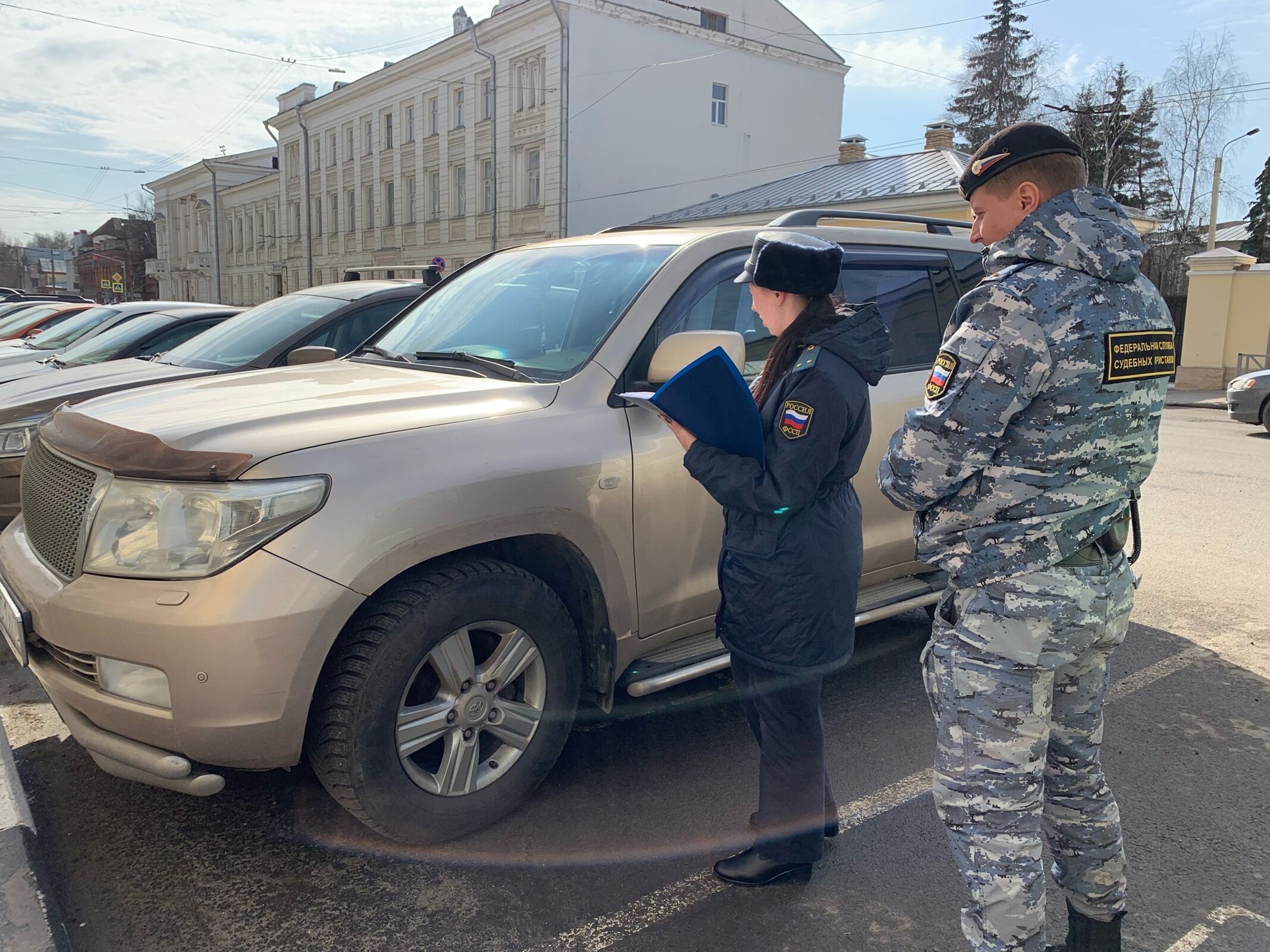 У ярославца забрали иномарку за неоплаченные штрафы | Первый ярославский  телеканал