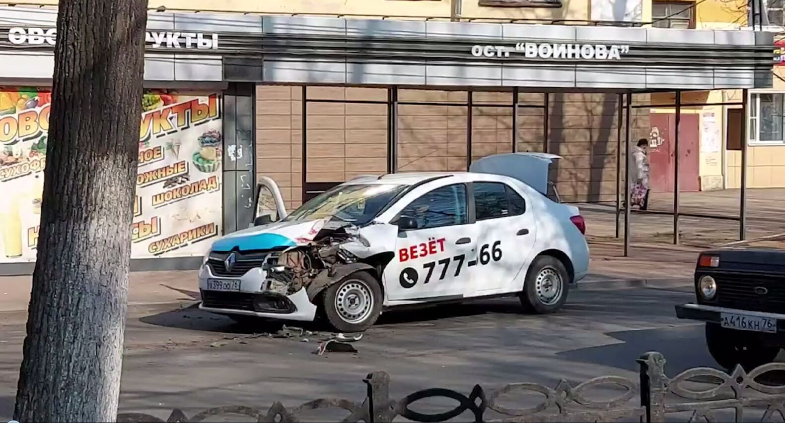 Таксист столкнулся с автобусом па проспекте Ленина