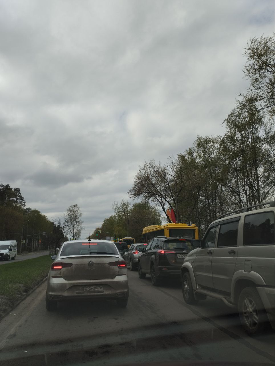 Жители Заволжского района встали в многокилометровую пробку