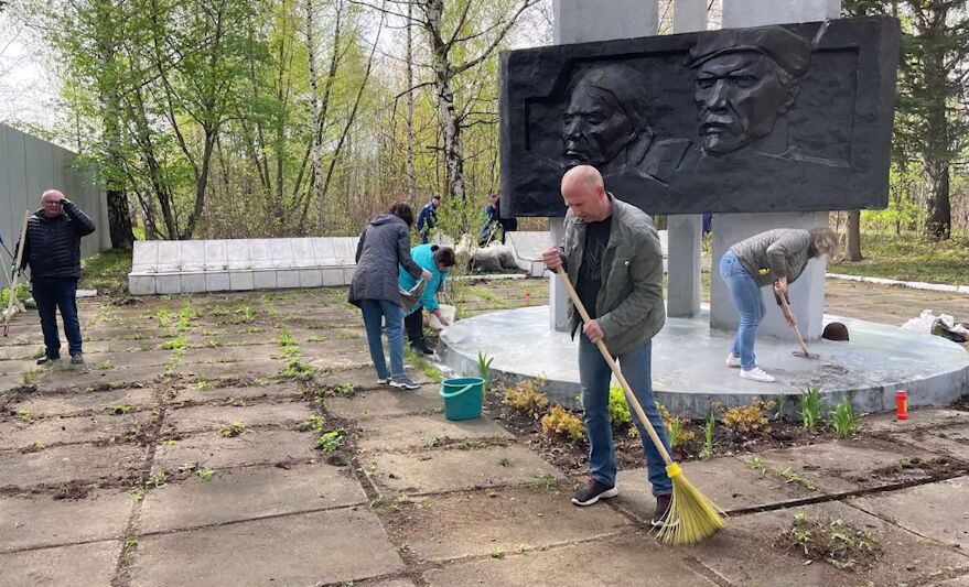 В Ярославле благоустроили монумент в честь боевой и трудовой славы работников завода синтетического каучука