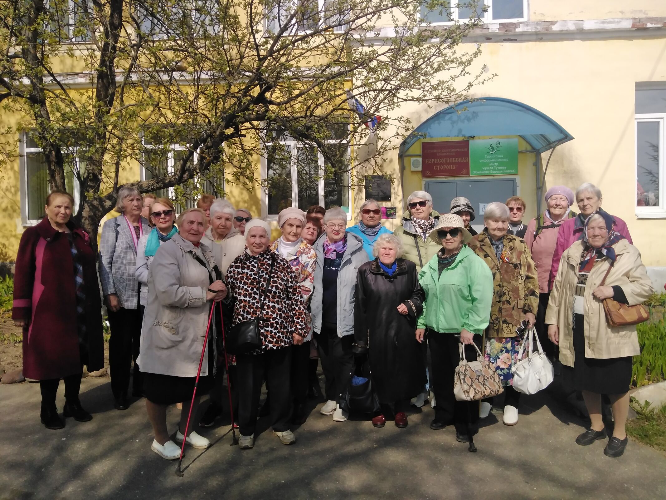 Пожилые люди Заволжского района путешествуют по родному краю