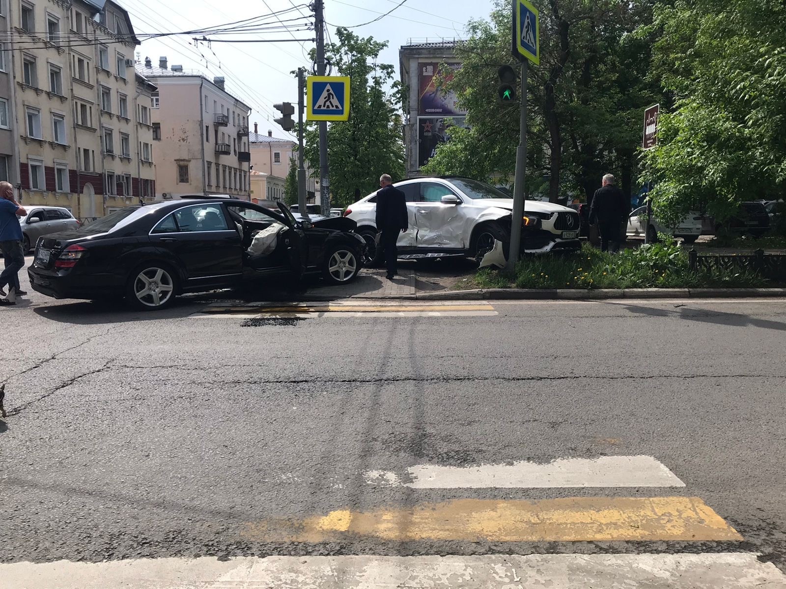 В центре Ярославля столкнулись два автомобиля