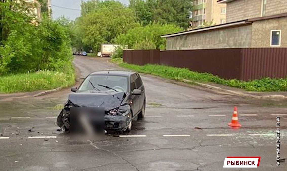 Четыре человека пострадали в дорожном происшествии на улице Софийской в Рыбинске
