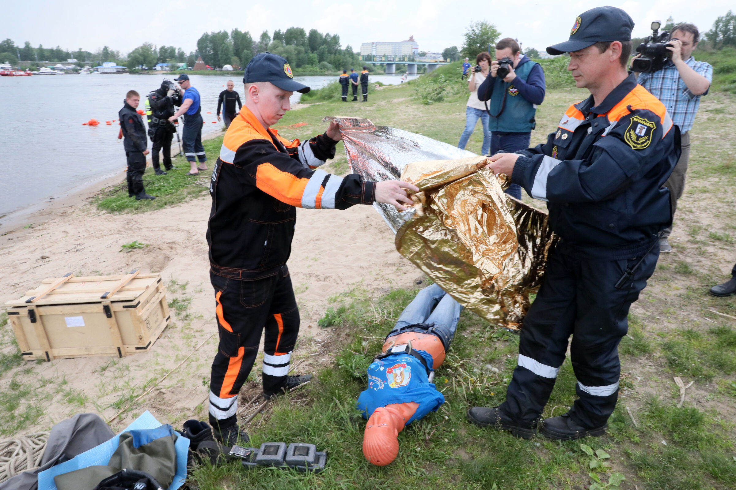 Ярославские спасатели провели тренировку на открытой воде