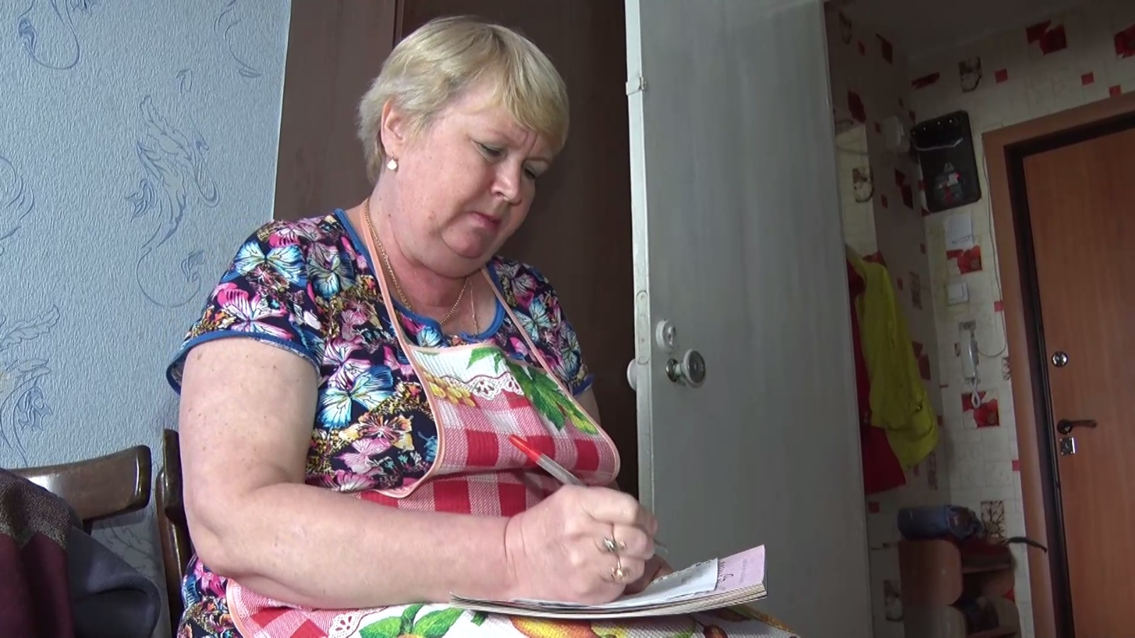 В Ярославле соцработники помогают пенсионерам восстановиться после тяжелых заболеваний