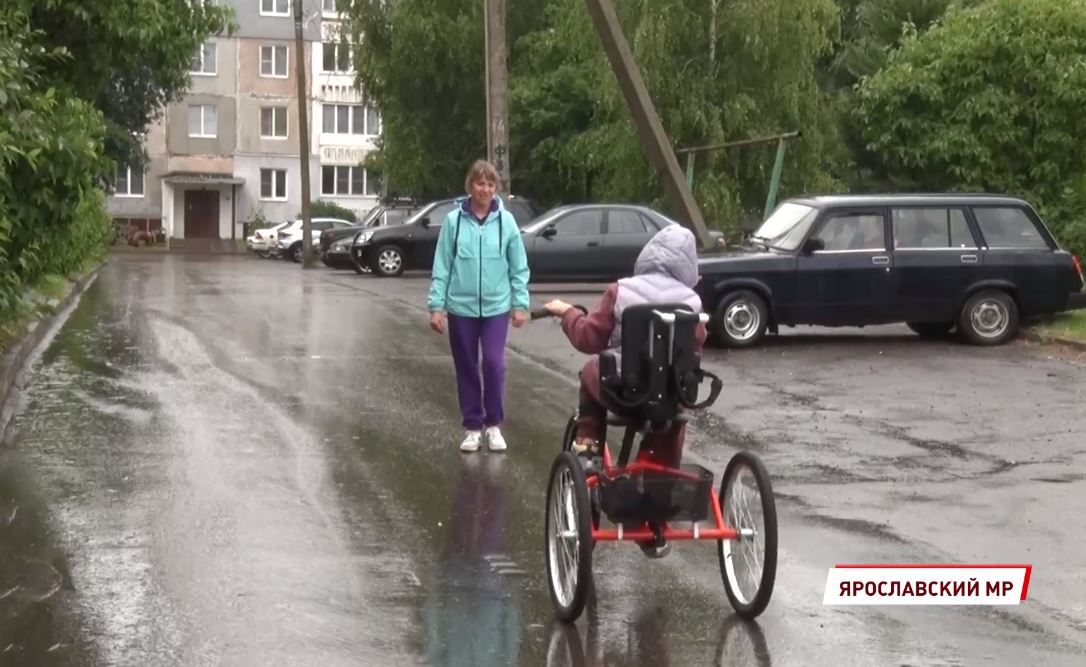 Фонд помощи тяжело больным детям «Дети Ярославии» подарил ребенку с ограниченными возможностями здоровья велосипед-тренажер
