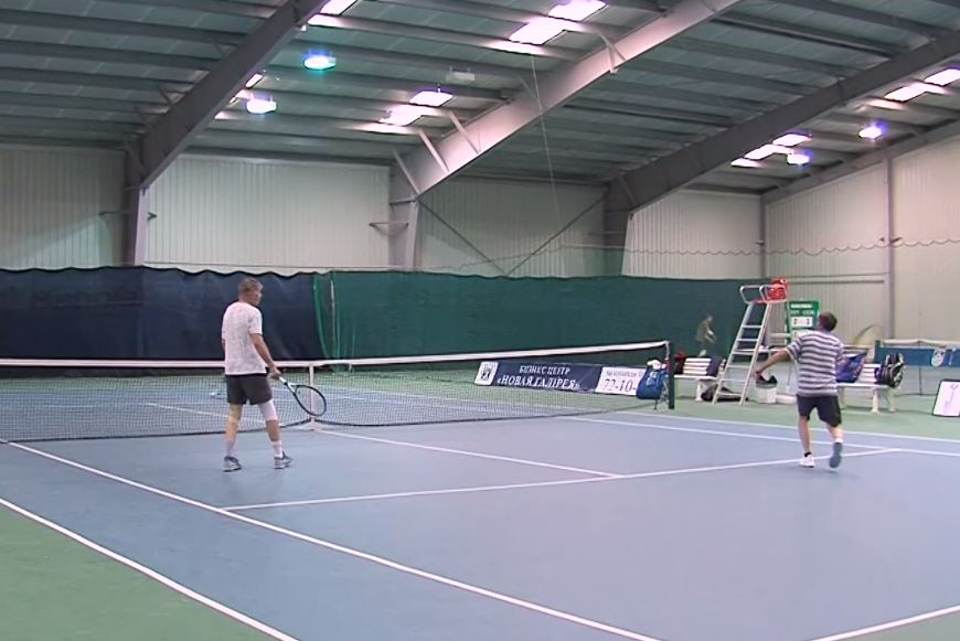 В Ярославле стартовал любительский турнир по теннису памяти Карена Кюрегяна