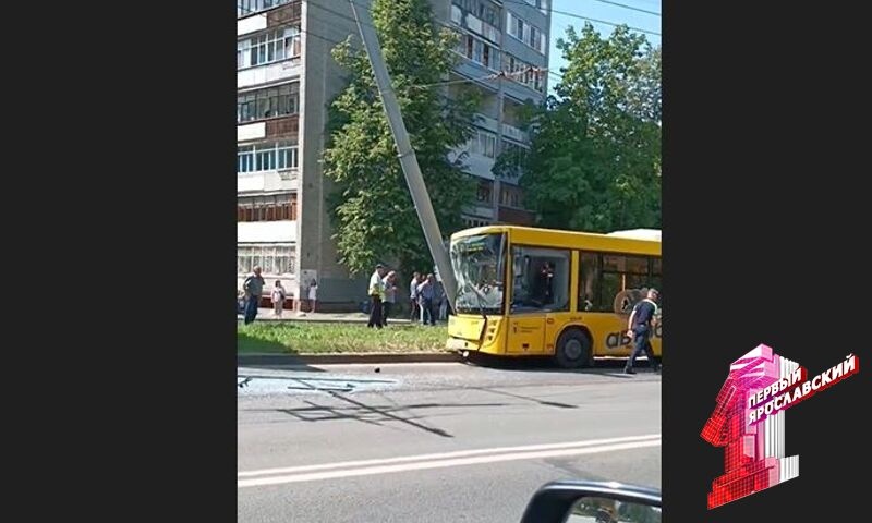 Девять человек пострадало в аварии с автобусом в Ярославле