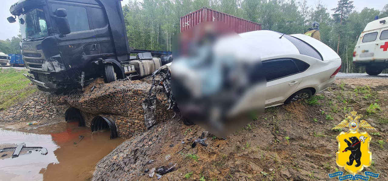 Два человека погибли в дорожной аварии под Ростовом