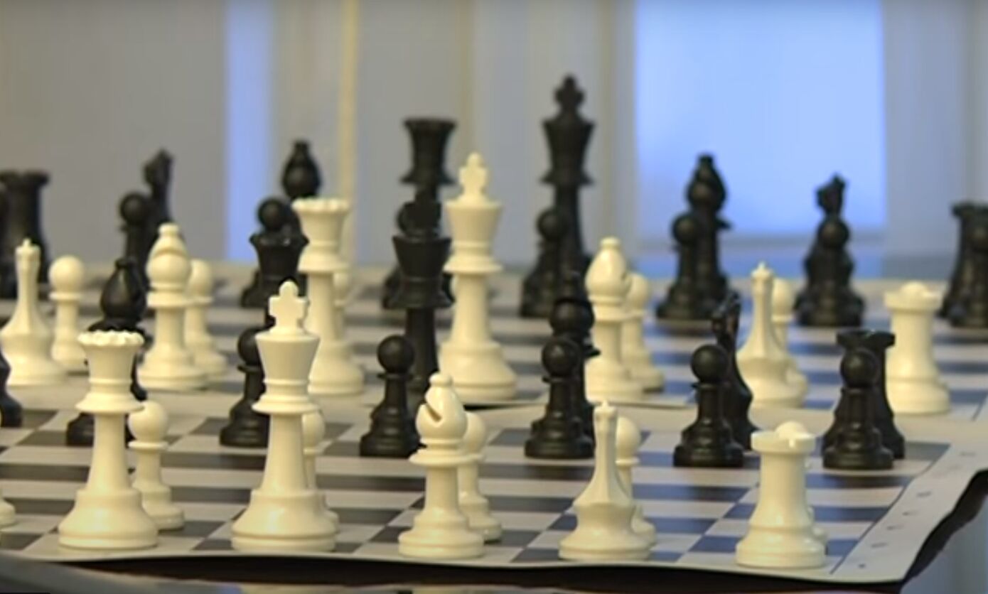 В школах и колледжах Ярославской области вводят уроки шахмат