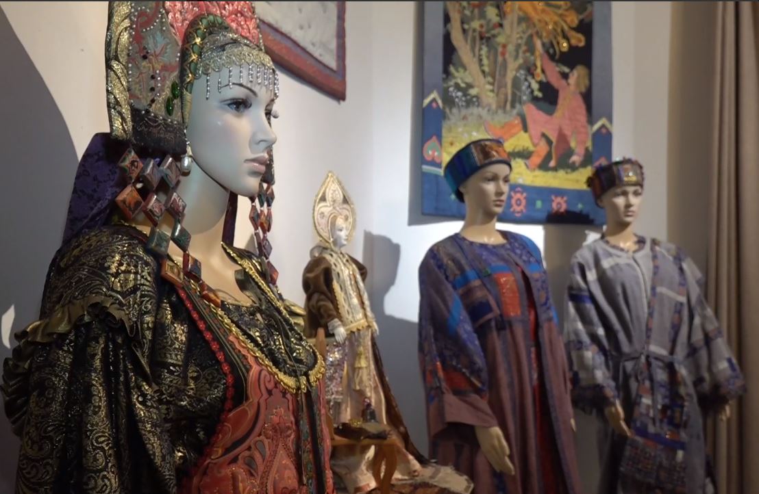 В музее современного искусства «Доме муз» прошло открытие галереи прикладного искусства российского дизайнера
