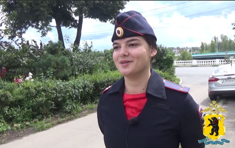 Сотрудник полиции из Ярославля спасает пенсионерку от мошенников, которым она хотела передать миллион рублей