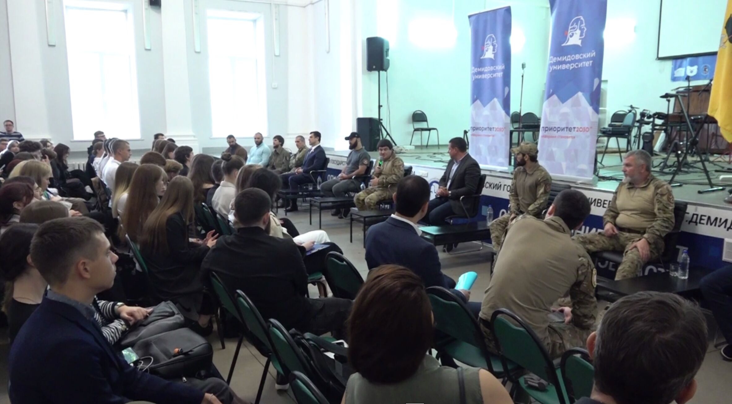 Ярославские студенты встретились с бойцами интернациональной бригады «Пятнашка»