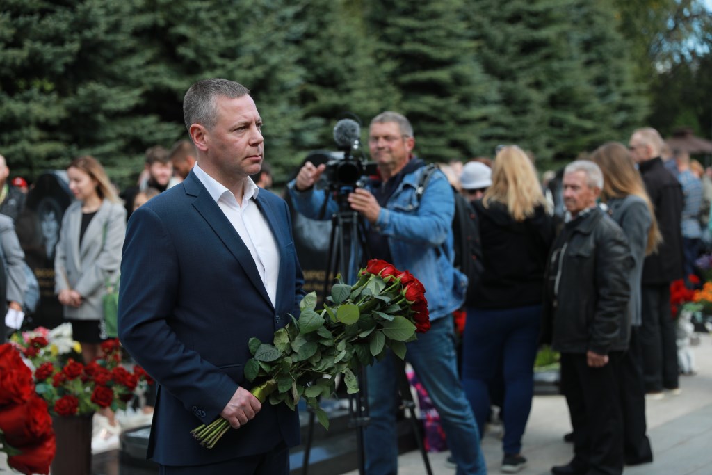 Михаил Евраев почтил память погибшей команде «Локомотив»