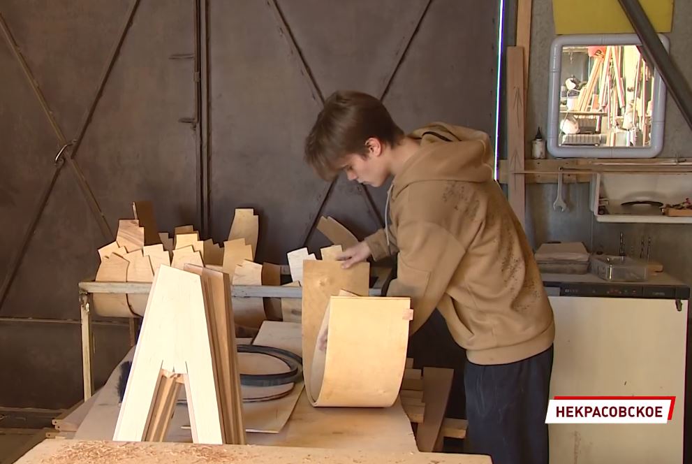Предприниматель из Некрасовского Савелий Смирнов открыл собственное производство мягкой мебели