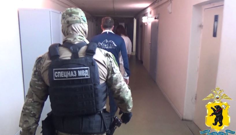 Посредничество в крупной взятке: полицейские задержали 34-летнюю жительницу Ярославля