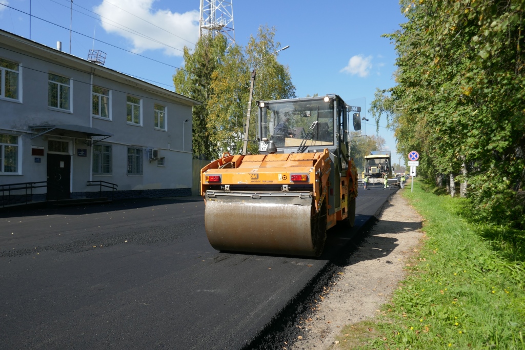 В Ярославской области привели в порядок сотни дорог, мостов и светофоров