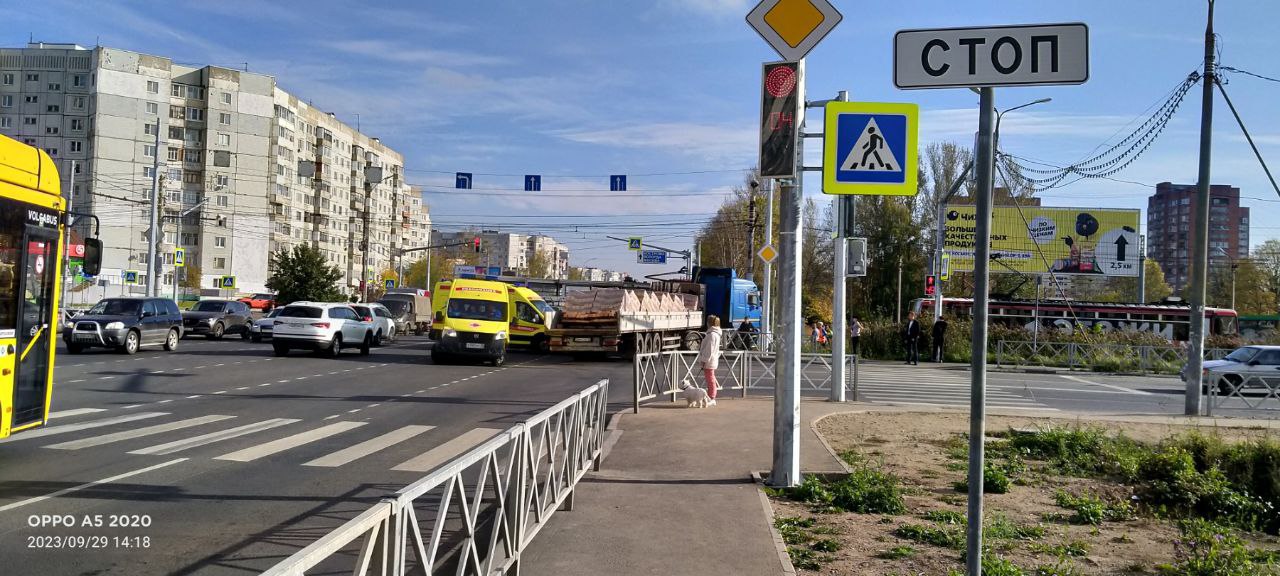 Камаз протаранил трамвай в Дзержинском районе Ярославля