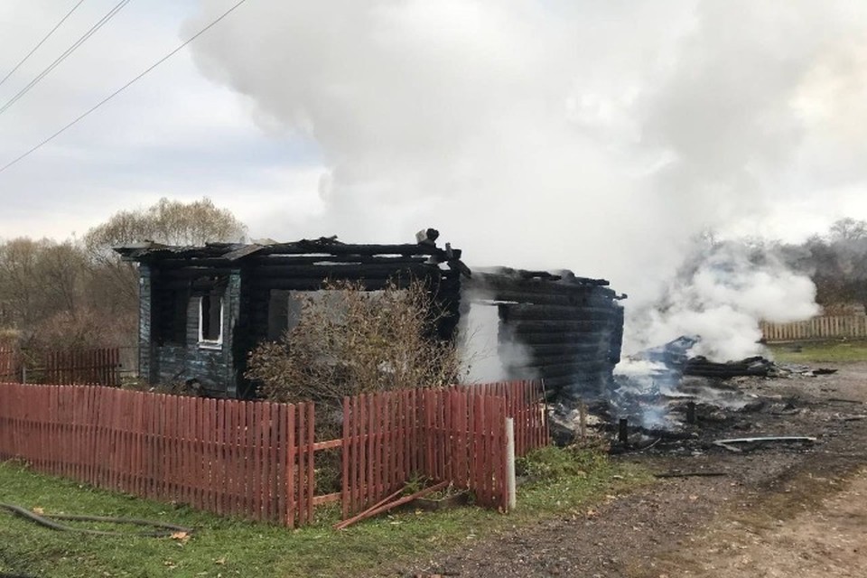 Погибли трое: в Угличском районе сгорел жилой дом